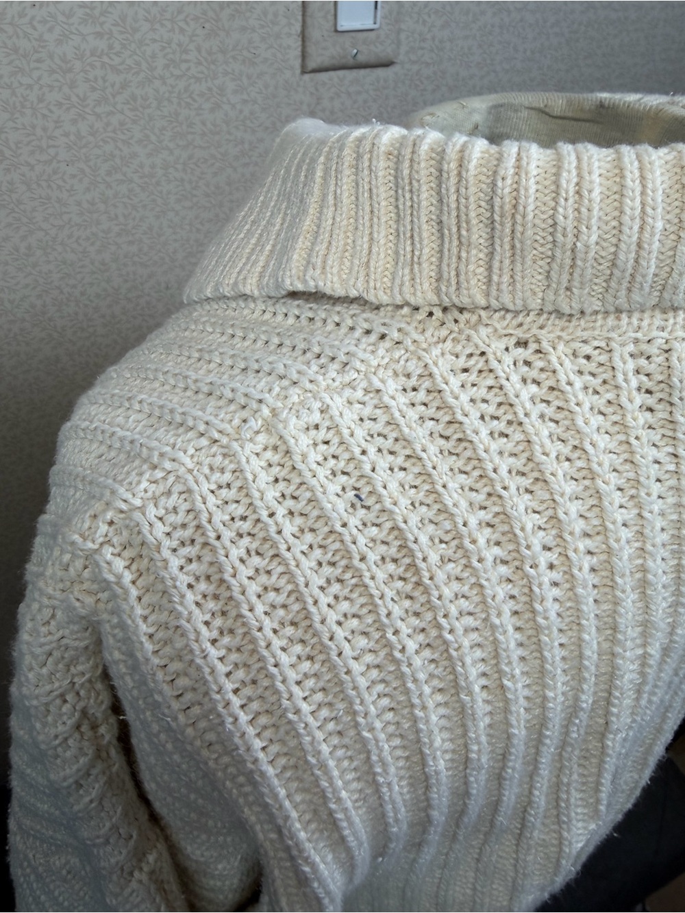 Structure Cream V-Neck Ribbed Knit Sweater - Picture 5 of 7